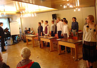 [Foto] Auftritt im Fr&uuml;hjahr 2005 in Bethanien Theaterst&uuml;ck: Schule gestern � Schule heute